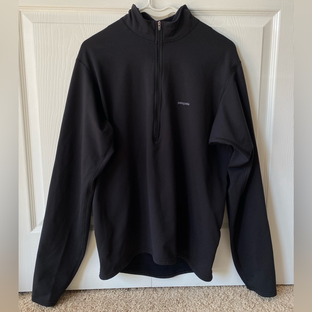 Patagonia men’s black quarter zip with back pocket detail size medium